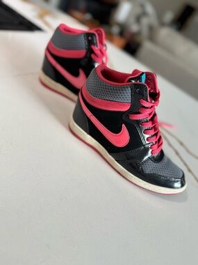 Iconic Nike Sky Hi Dunks, Hidden Wedge Sneakers, Size 7.5, 644413-001